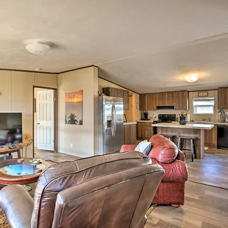 Quaint Port Oconnor Home - 3 Mi To Beach!